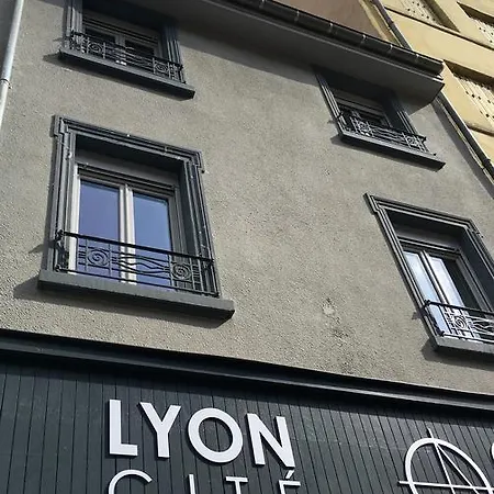 Cite Internationale Apartment *