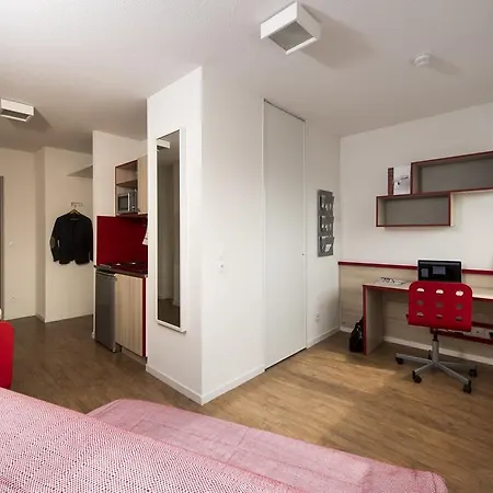 Phileas Apartahotel 2*