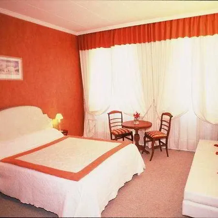 Globe Et Cecil Hotel 4*