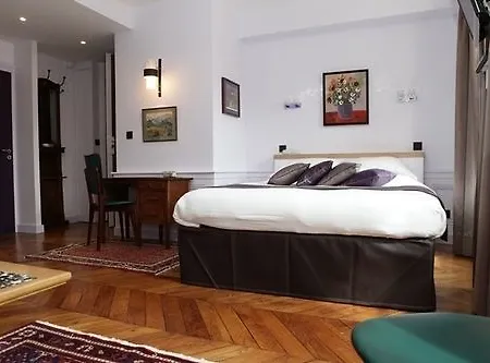Hotel Des Celestins 3*