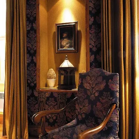 La Tour Rose Hotel