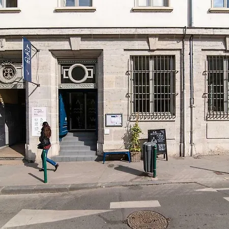 Slo Les Pentes (adults Only) Hostel