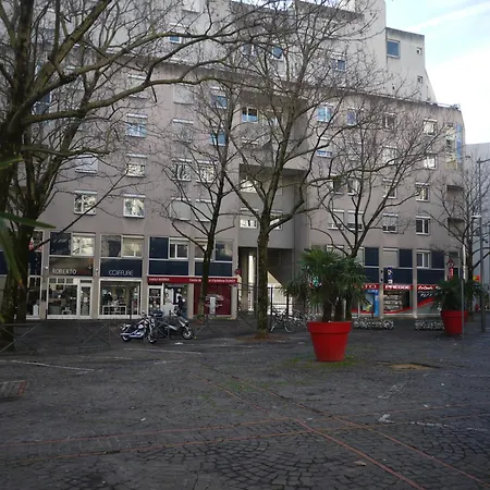 Saint Clair Cite Internationale Apartment *