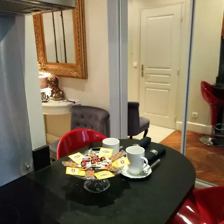 Apartment Centre *