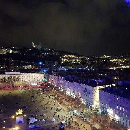 La Fenetre Saint Jean * Lione