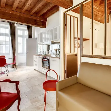 La Maison Debourg Лион