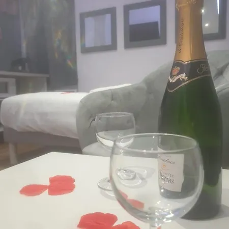 Enzo Avec Jacuzzi Privatif דירה