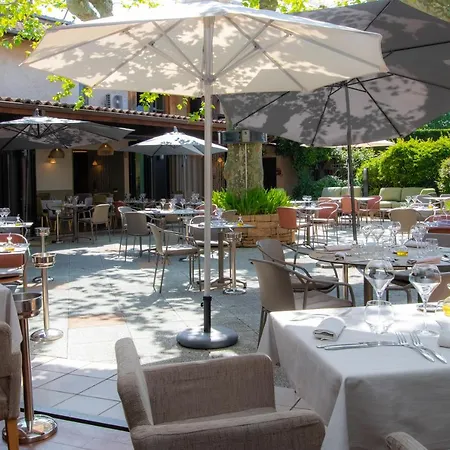 Logis Tante Yvonne & Son Restaurant Semi-gastronomique - Lyon Nord Otel Quincieux