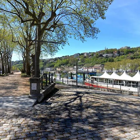 Maison d'hôtes In Studio - Mini Studio Peniche Au Coeur De Lyon, Insolite Et Calme