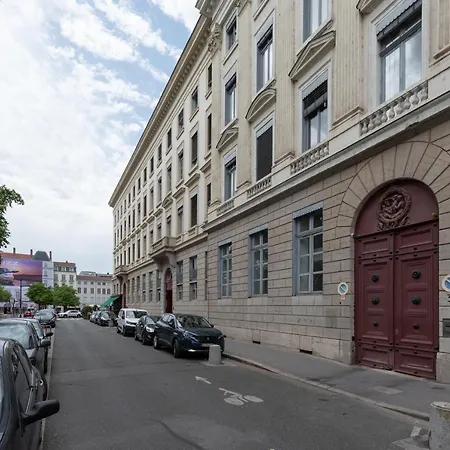 Le Pompadour - Magnifique T2 Place Bellecour 4eme Etage Sans Ascenseur - 4th Floor No Elevator Apartment
