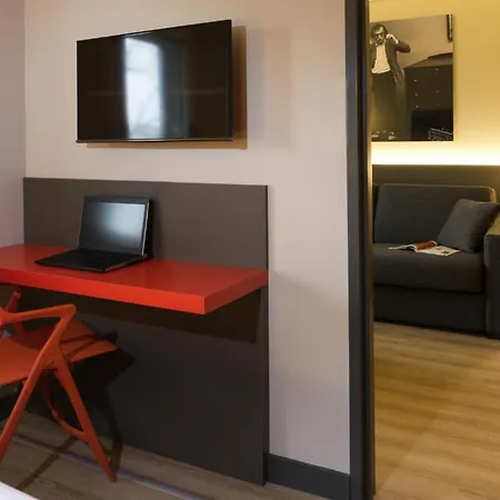Ibis Styles Centre Confluence Hotel 3*