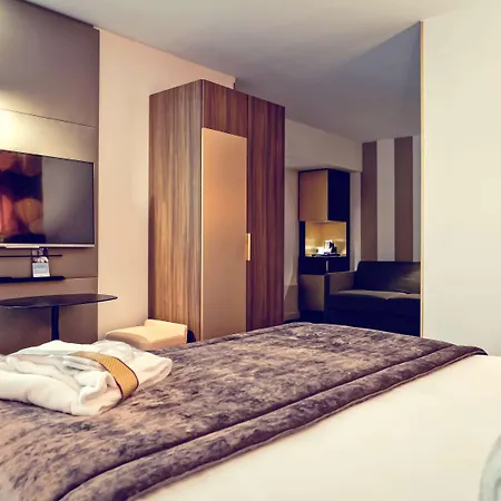 Mercure Centre Plaza Republique Otel 4*