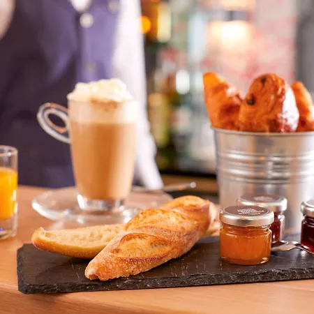Mercure Centre Plaza Republique 4*