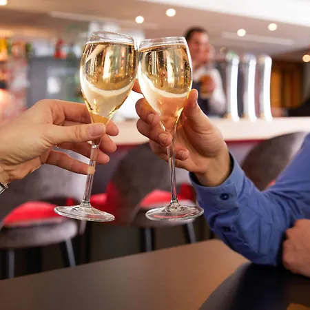 Mercure Centre Plaza Republique 4*