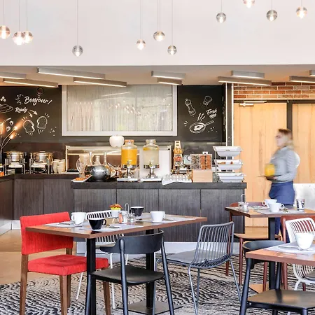Otel Novotel Centre-confluence Bord De Saone 4*
