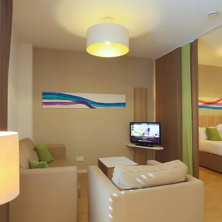 Q7 7 Apart-hotel 4*