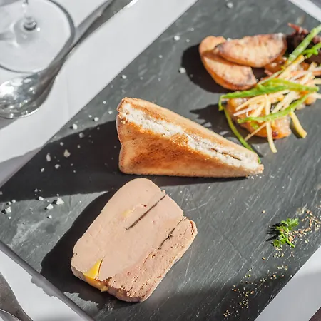 Otel Logis Tante Yvonne & Son Restaurant Semi-gastronomique - Lyon Nord 3*