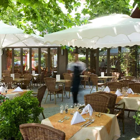 Logis Tante Yvonne & Son Restaurant Semi-gastronomique - Lyon Nord Otel Quincieux