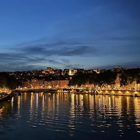 Berges Du Rhone/ Avec Balcon ベッド・アンド・ブレックファスト