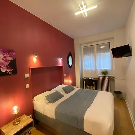 Hotel De La Marne 2*