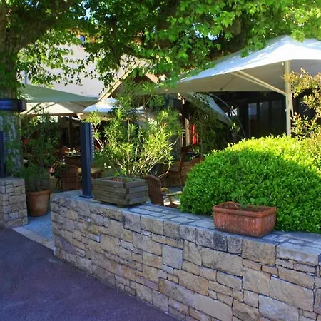 Otel Logis Tante Yvonne & Son Restaurant Semi-gastronomique - Lyon Nord Quincieux