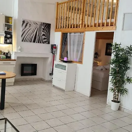 La Loge Du Vieux Bed & Breakfast 2*