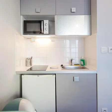 Le Petit Hector -studio Cosy Avec Parking -debourg * Lyon