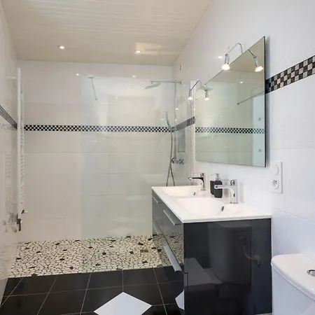 La Sassolini Avec Jacuzzi ליון