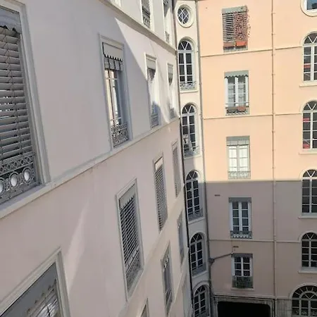 Appartement Sur Cour Proche Bellecour *