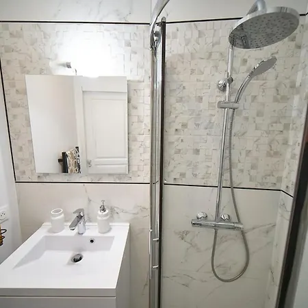 La Palmeraie-joli Studio-metro Valmy-vaise Appartamento *