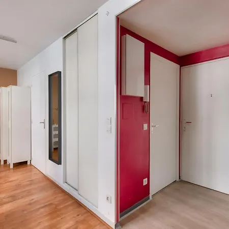 Appartement Studio With Parking Close To Metro And Tramway *
