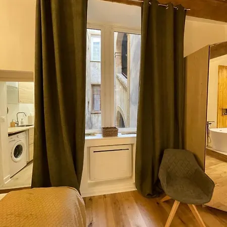 Les Balcons De Guignol *