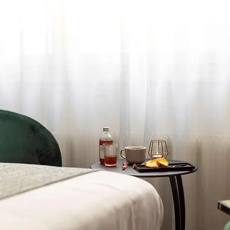 H Tel Edmond W Otel Lyon