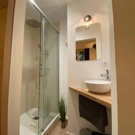 Cozy 1br+sofa Bed In Center Lägenhet *