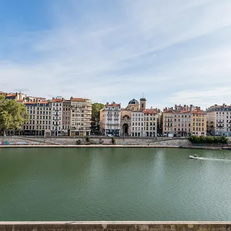 Le Phenix Hotel