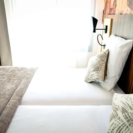 Mercure Centre Plaza Republique Otel 4*