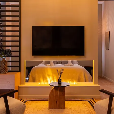Host Neat - & Cinema Apartment