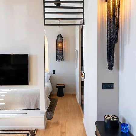Host Neat - & Cinema Apartment