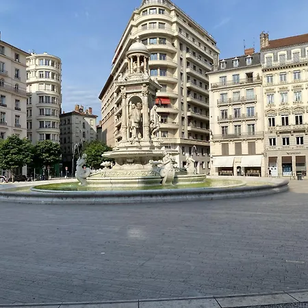 De Standing Pour 6 Refait à Neuf * Lione
