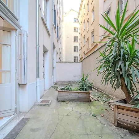 Charming Renovated Pied-a-terre Saxe Gambetta Appartement