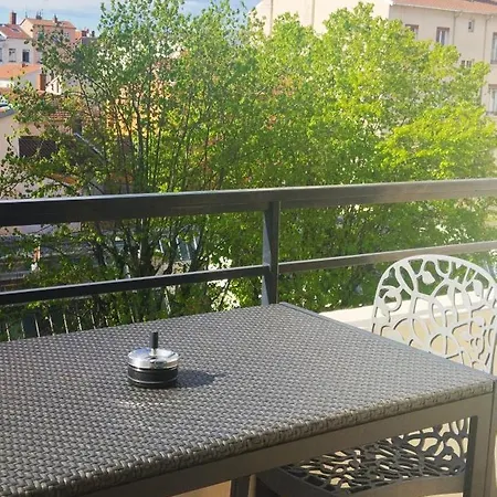 Séjour chez l'habitant 20 M2 S De B Wc Prives Terrasse Garage *