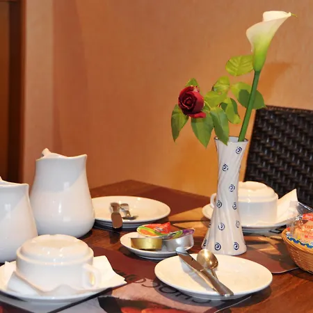 Hotel Logis L'ange Couronne Lyon