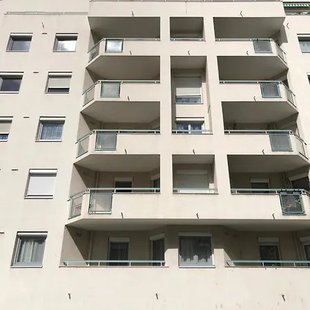 Parc Blandan - T2 Calme Lumineux Et Bien Situe. Apartamento Lyon
