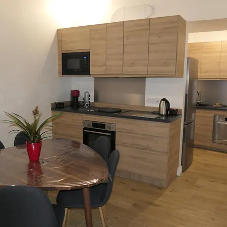 Presqu'ile Saint Nizier Coeur De Classe 4* Daire