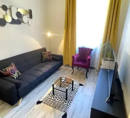 Chic & Elegance Centre Apartment