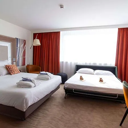 Novotel Centre-confluence Bord De Saone 4*