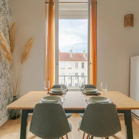 Duplex Spacieux Et Design Proche La Part-dieu