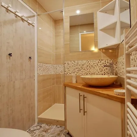 Agastaia - Monthly - 7th Apartamento