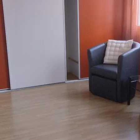 20 M2 S De B Wc Prives Terrasse Garage *