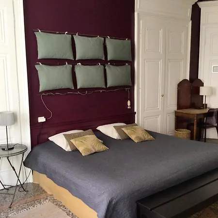 Nuit Au Second D Hotes Bed & Breakfast *